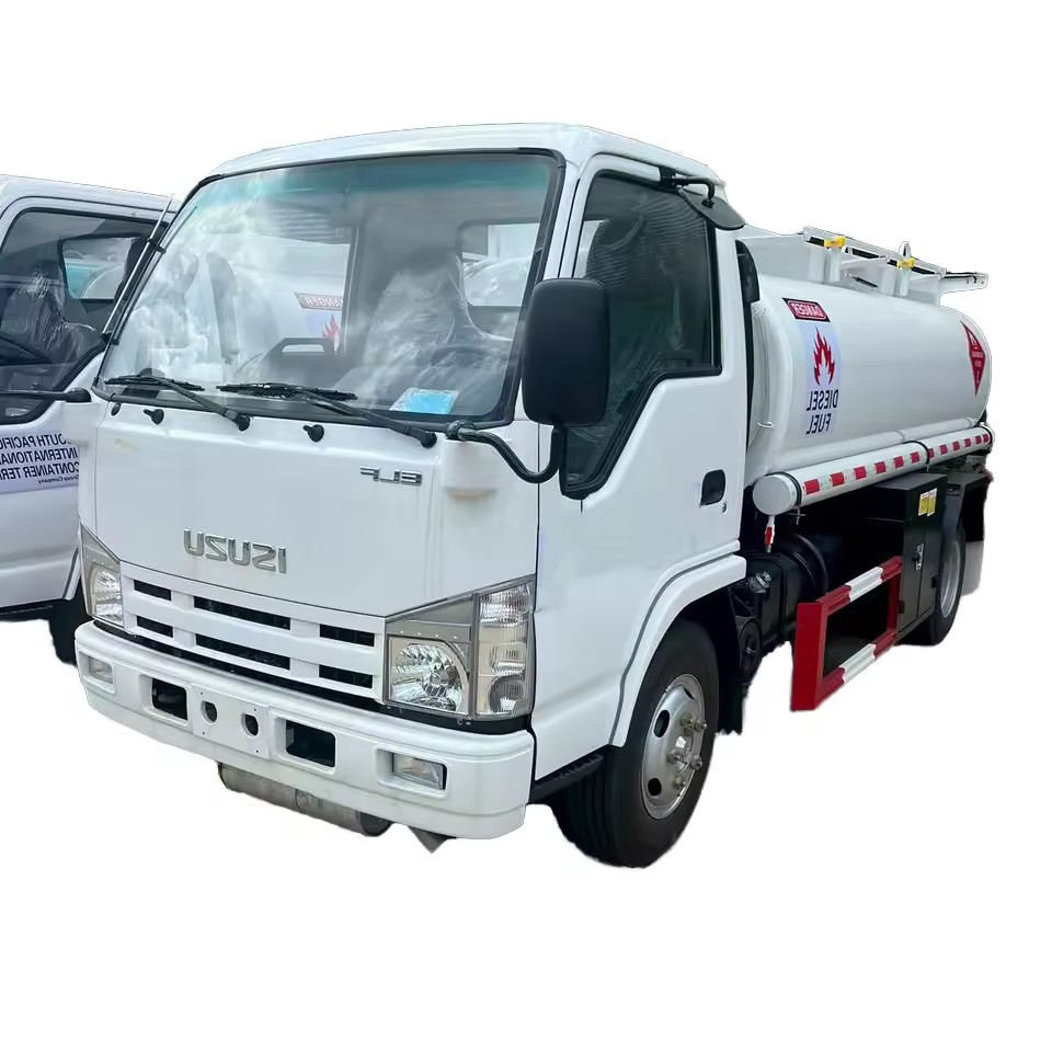 Caminh&atilde;o Cisterna De Combust&iacute;vel ISUZU5m&sup3; 4x4 | Ve&iacute;culo De Reabastecimento