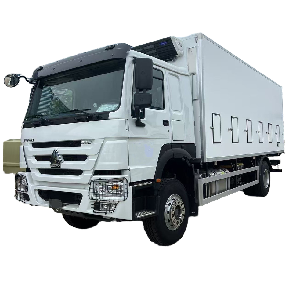 SINOTRUK HOWO 4x2 Refrigerated Truck | Ve&iacute;culo De Transporte Profissional De Galinha E Gado