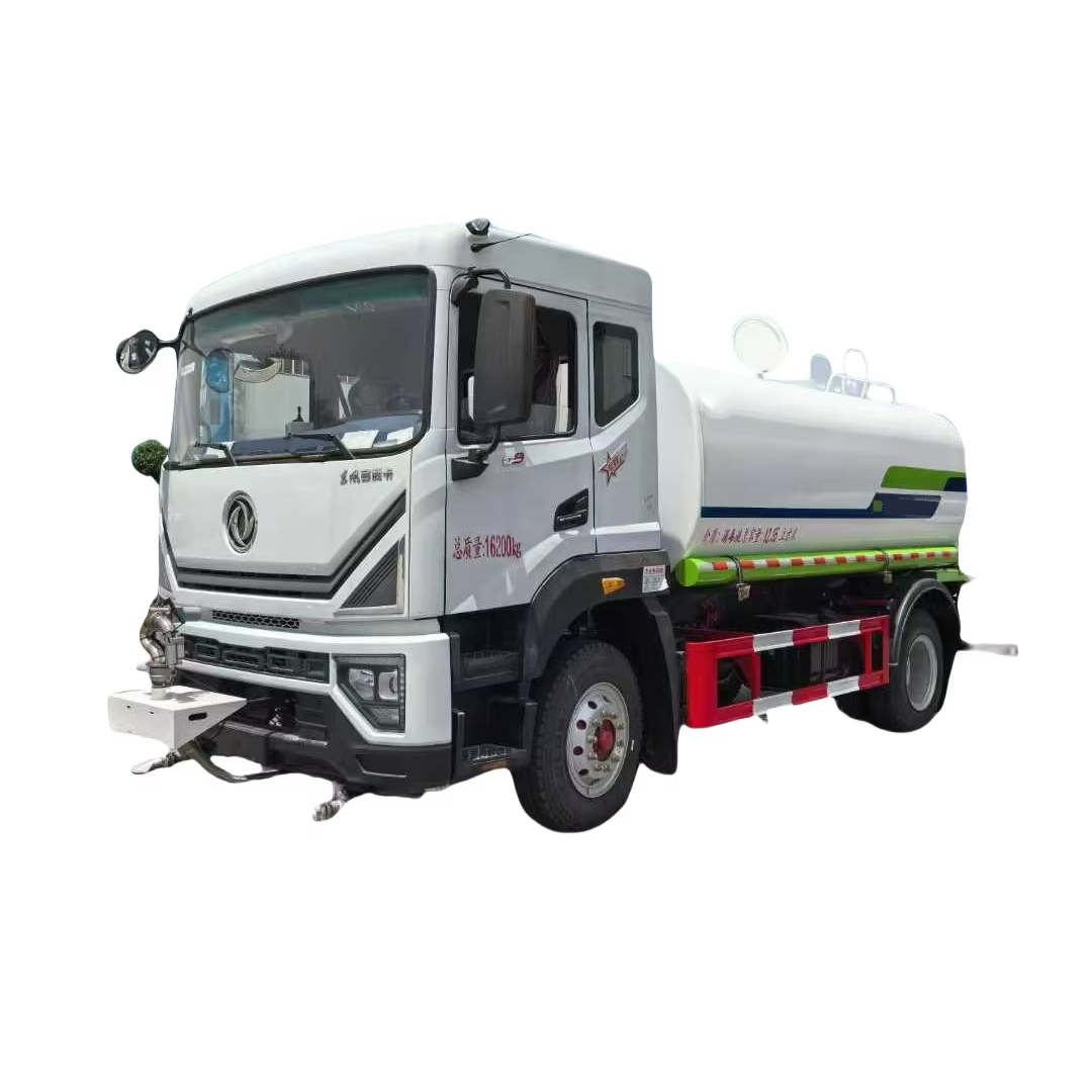 O Caminh&atilde;o M&oacute;vel Do Aspersor De &aacute;gua Pot&aacute;vel Dongfeng 13000L Pode Irriga